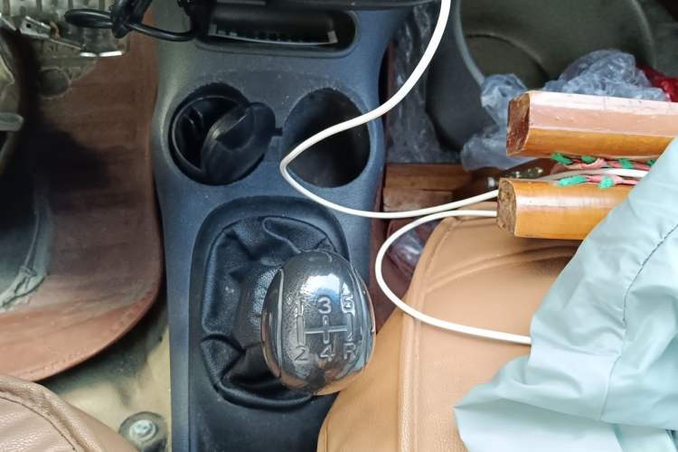 Used Baojun Lechi 2012 Revised 1.0L Manual P-TEC Standard Edition Gear Lever