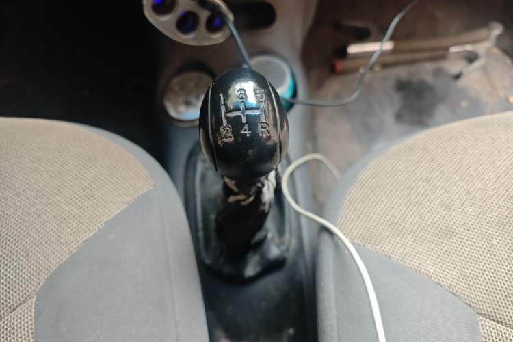 Used Baojun Lechi 2012 Revised Version 1.0L Manual P-TEC Comfort Type Gear Lever