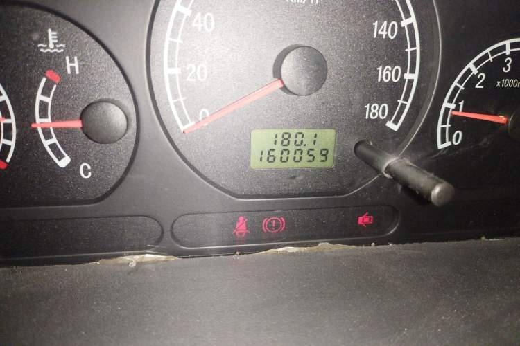 Used Baojun Lechi 2012 1.0L Manual P-TEC Superior Model Odometer Close Up