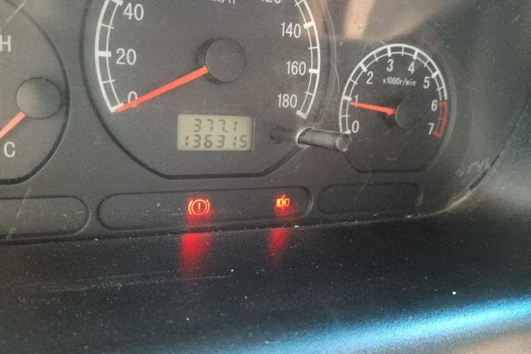 Used Baojun Lechi 2012 Revised 1.0L Manual P-TEC Standard Edition Odometer Close Up