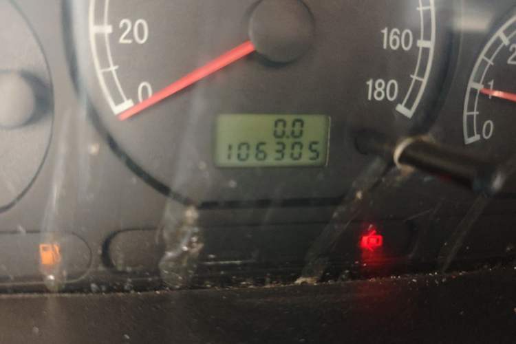 Used Baojun Lechi 2012 Revised Version 1.0L Manual P-TEC Comfort Type Odometer Close Up