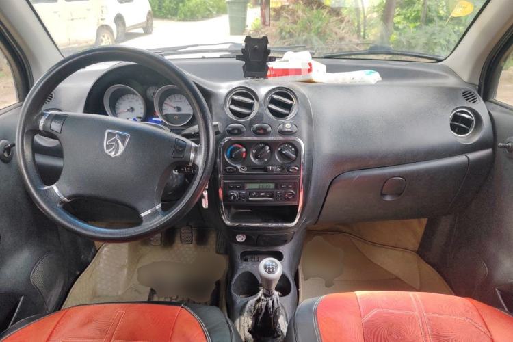 Used Baojun Lechi 2012 Revised Version 1.2L Manual Sporty Edition Dynamic Type Center Console