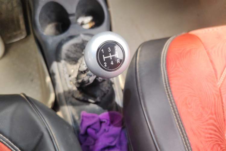 Used Baojun Lechi 2012 Revised Version 1.2L Manual Sporty Edition Dynamic Type Gear Lever