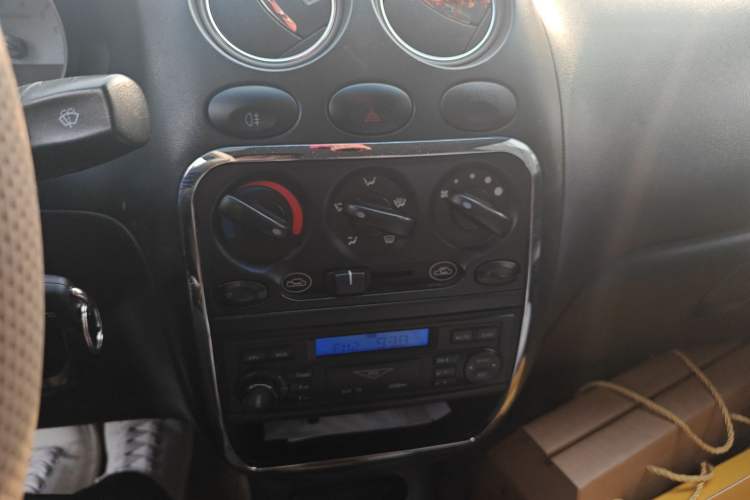 Used Baojun Lechi 2012 Revised Version 1.2L Manual Sporty Edition Dynamic Type Audio And AC Panel