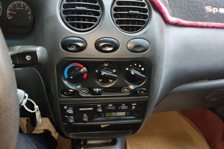 Used Baojun Lechi 2012 Revised 1.0L Manual P-TEC Standard Edition Audio And AC Panel