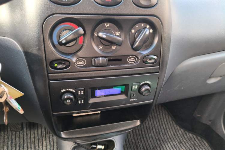 Used Baojun Lechi 2012 Revised 1.0L Manual P-TEC Standard Edition Audio And AC Panel