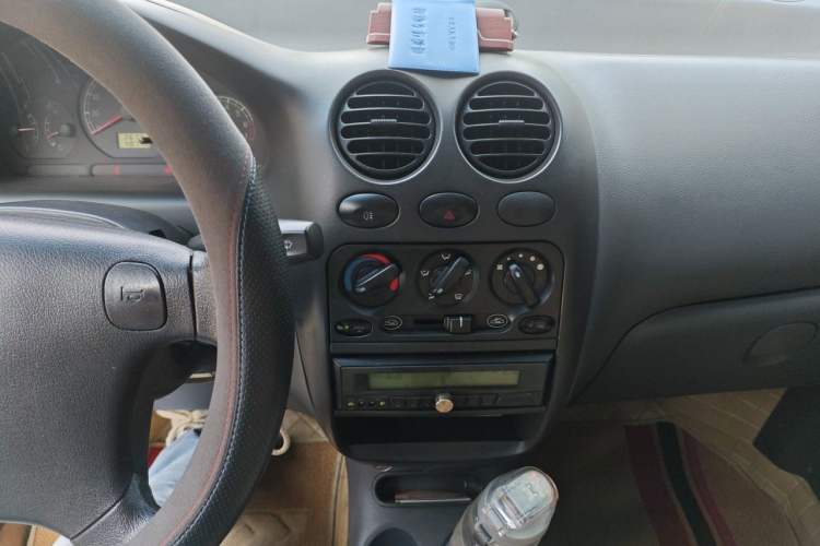 Used Baojun Lechi 2012 Revised 1.0L Manual P-TEC Standard Edition Audio And AC Panel
