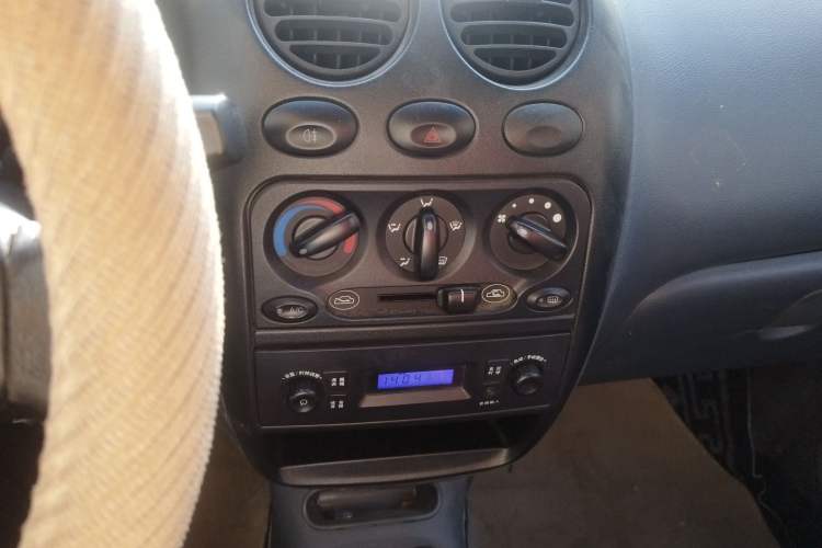 Used Baojun Lechi 2012 Revised 1.0L Manual P-TEC Standard Edition Audio And AC Panel