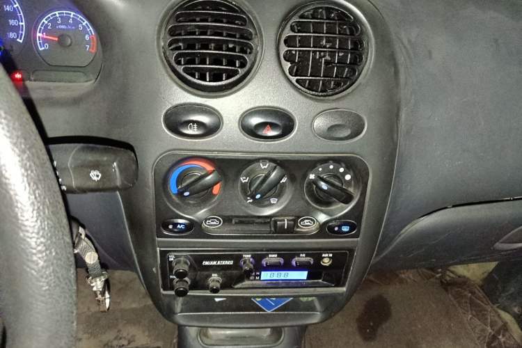 Used Baojun Lechi 2012 Revised 1.0L Manual P-TEC Standard Edition Audio And AC Panel