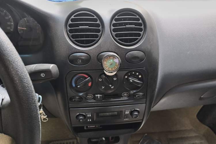 Used Baojun Lechi 2012 Revised 1.0L Manual P-TEC Standard Edition Audio And AC Panel