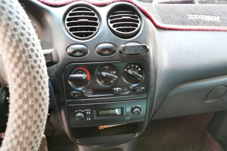 Used Baojun Lechi 2012 Revised 1.0L Manual P-TEC Standard Edition Audio And AC Panel