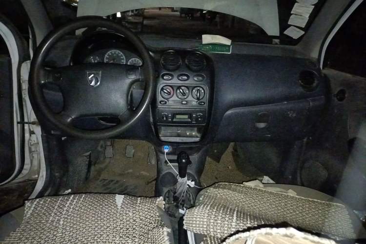 Used Baojun Lechi 2012 1.0L Manual P-TEC Superior Model Center Console