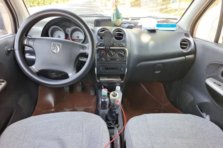 Used Baojun Lechi 2012 Revised Version 1.2L Manual Sporty Edition Dynamic Type Center Console