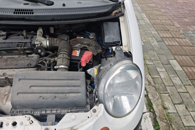 Used Baojun Lechi 2012 Revised 1.0L Manual P-TEC Standard Edition Engine Bay Left