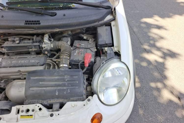 Used Baojun Lechi 2012 Revised Version 1.2L Manual Sporty Edition Dynamic Type Engine Bay Left
