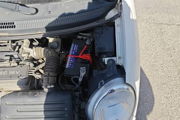 Used Baojun Lechi 2012 Revised Version 1.0L Manual P-TEC Comfort Type Engine Bay Left