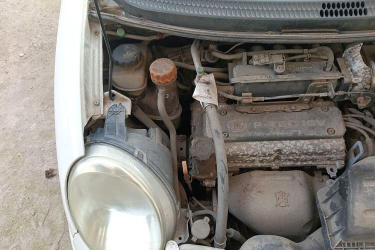 Used Baojun Lechi 2012 1.2L Manual Sport Edition Dynamic Model Engine Bay Right