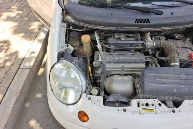 Used Baojun Lechi 2012 Revised Version 1.2L Manual Sporty Edition Dynamic Type Engine Bay Right
