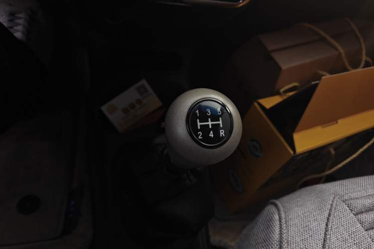 Used Baojun Lechi 2012 Revised Version 1.2L Manual Sporty Edition Dynamic Type Gear Lever