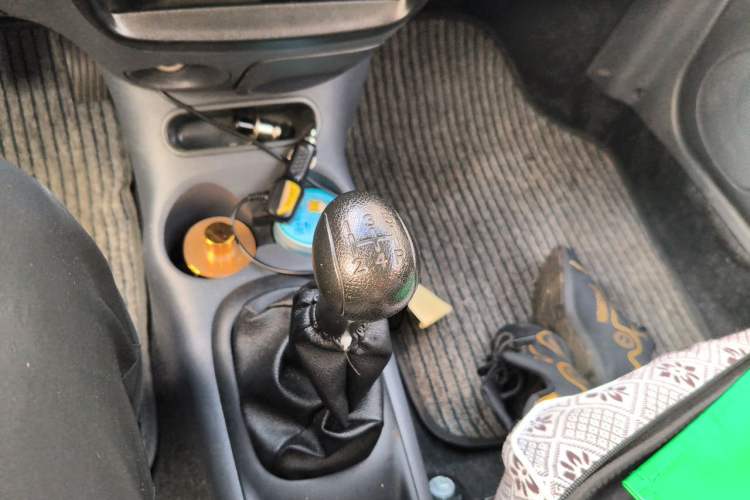 Used Baojun Lechi 2012 Revised 1.0L Manual P-TEC Standard Edition Gear Lever
