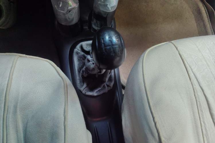 Used Baojun Lechi 2012 Revised 1.0L Manual P-TEC Standard Edition Gear Lever