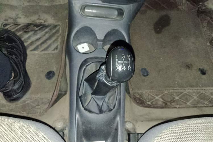 Used Baojun Lechi 2012 Revised 1.0L Manual P-TEC Standard Edition Gear Lever
