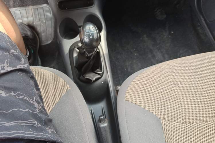 Used Baojun Lechi 2012 Revised 1.0L Manual P-TEC Standard Edition Gear Lever