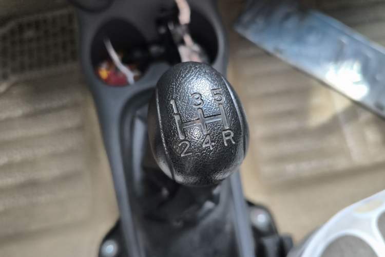 Used Baojun Lechi 2012 Revised 1.0L Manual P-TEC Standard Edition Gear Lever