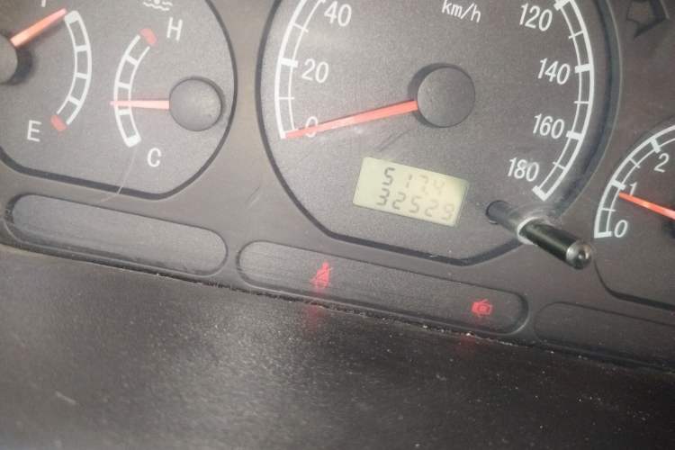 Used Baojun Lechi 2012 Revised 1.0L Manual P-TEC Standard Edition Odometer Close Up