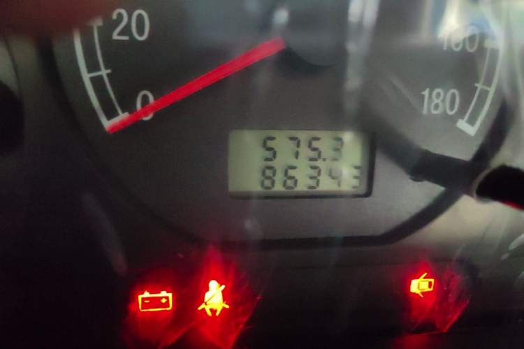 Used Baojun Lechi 2012 Revised 1.0L Manual P-TEC Standard Edition Odometer Close Up