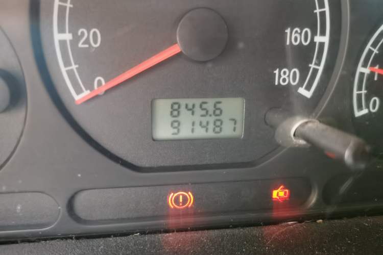 Used Baojun Lechi 2012 Revised 1.0L Manual P-TEC Standard Edition Odometer Close Up