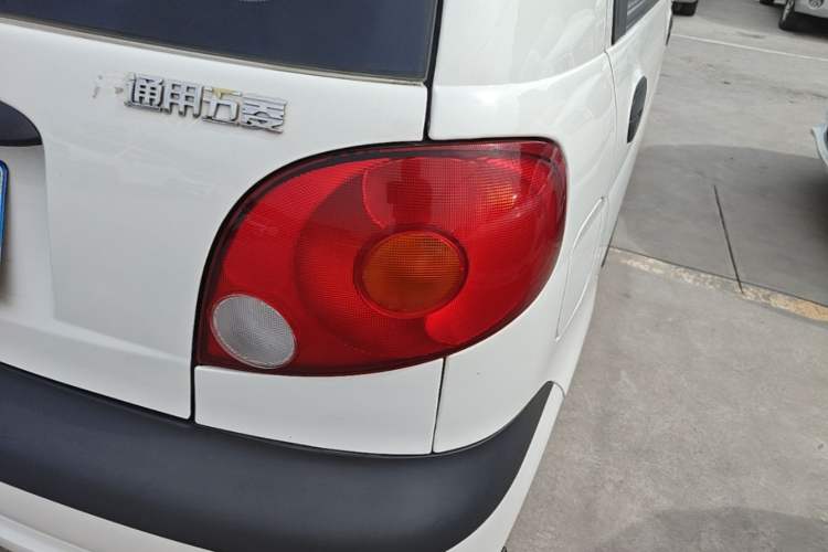 Used Baojun Lechi 2012 Revised 1.0L Manual P-TEC Standard Edition Right Rear Taillight