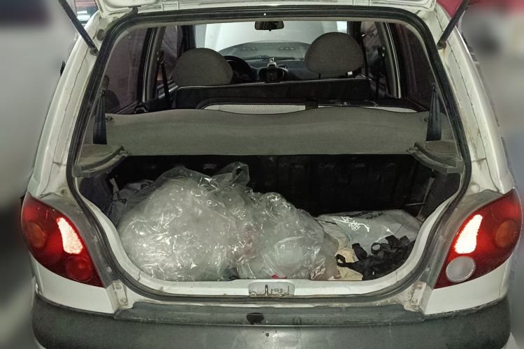 Used Baojun Lechi 2012 Revised 1.0L Manual P-TEC Standard Edition Trunk