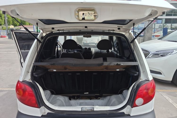 Used Baojun Lechi 2012 Revised 1.0L Manual P-TEC Standard Edition Trunk