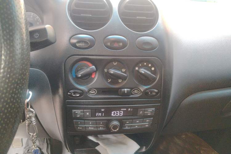 Used Baojun Lechi 2012 Revised 1.0L Manual P-TEC Standard Edition Audio And AC Panel