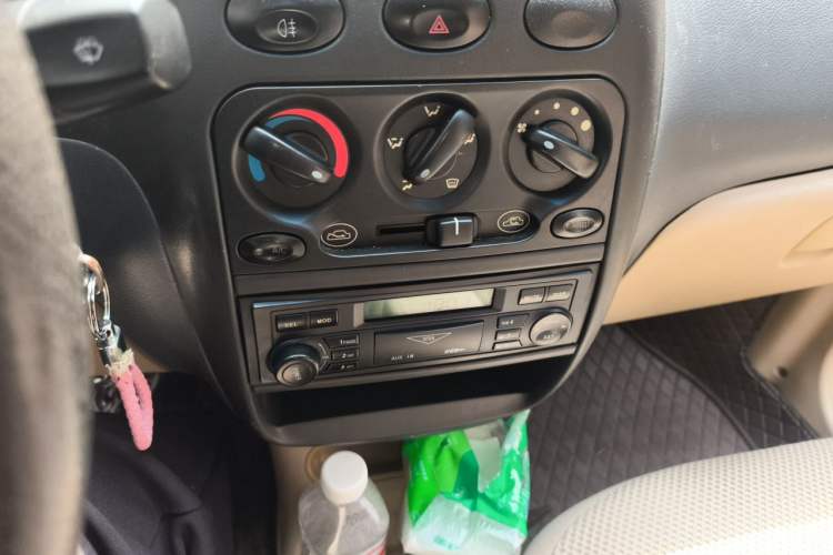 Used Baojun Lechi 2012 Revised 1.0L Manual P-TEC Standard Edition Audio And AC Panel
