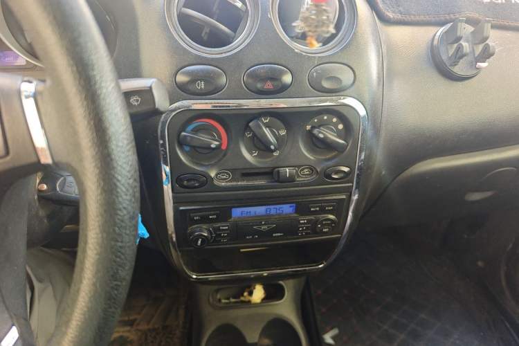 Used Baojun Lechi 2012 Revised Version 1.2L Manual Sporty Edition Dynamic Type Audio And AC Panel