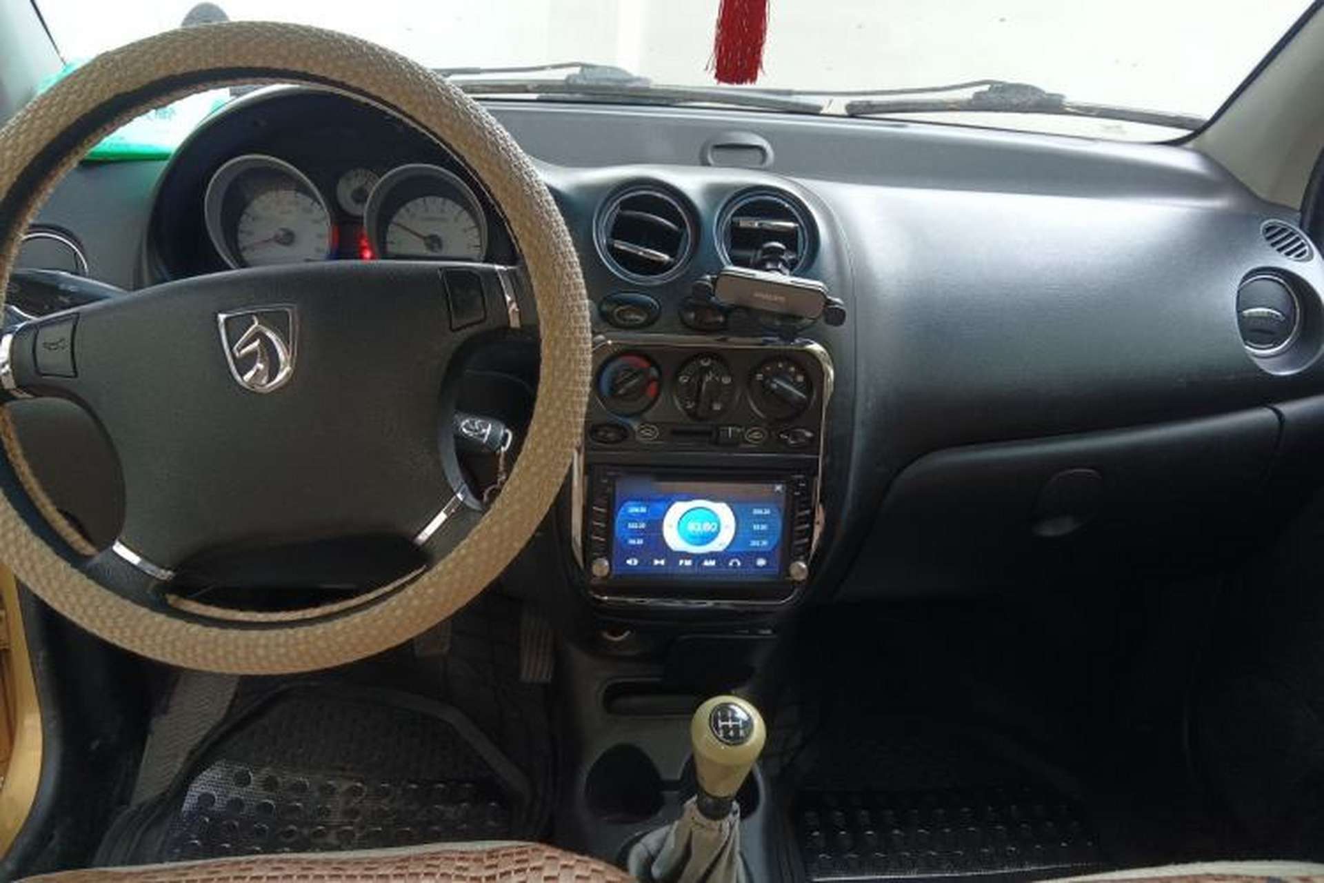 Used Baojun Lechi 2012 Revised Version 1.2L Manual Sporty Fashion Edition Center Console