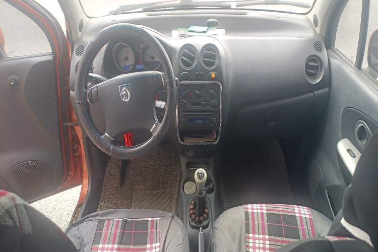 Used Baojun Lechi 2012 Revised Version 1.2L Manual Sporty Fashion Edition Center Console