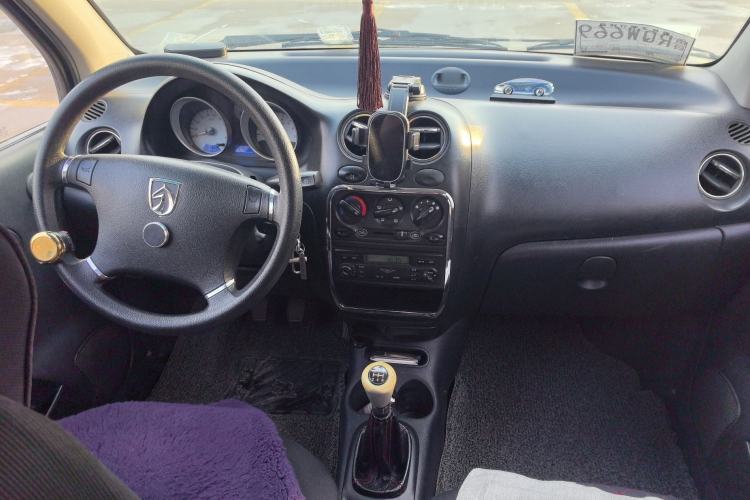 Used Baojun Lechi 2012 1.2L Manual Sport Edition Dynamic Model Center Console