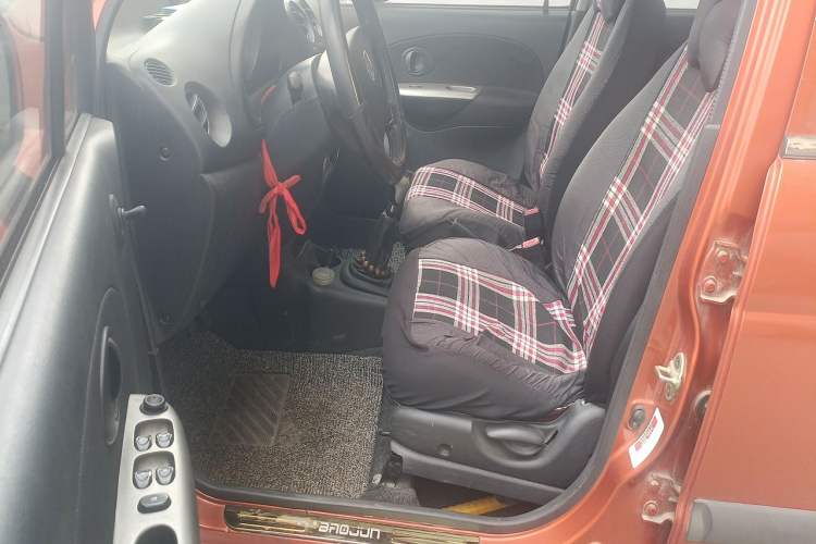Used Baojun Lechi 2012 Revised Version 1.2L Manual Sporty Fashion Edition Driver Seat