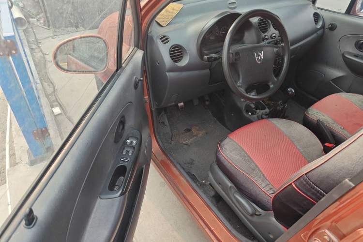 Used Baojun Lechi 2012 Revised 1.0L Manual P-TEC Standard Edition Driver Seat
