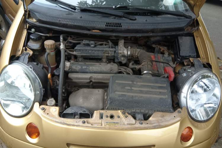 Used Baojun Lechi 2012 Revised Version 1.2L Manual Sporty Fashion Edition Engine Bay