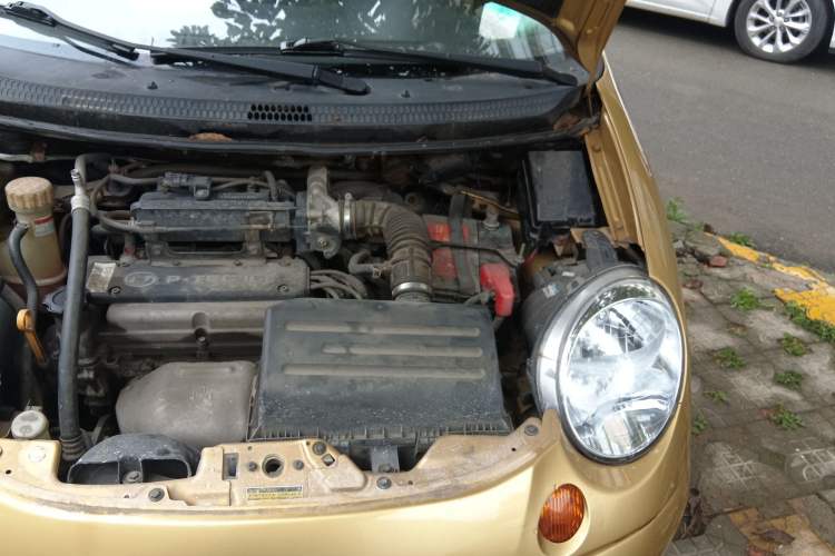 Used Baojun Lechi 2012 Revised Version 1.2L Manual Sporty Fashion Edition Engine Bay Left