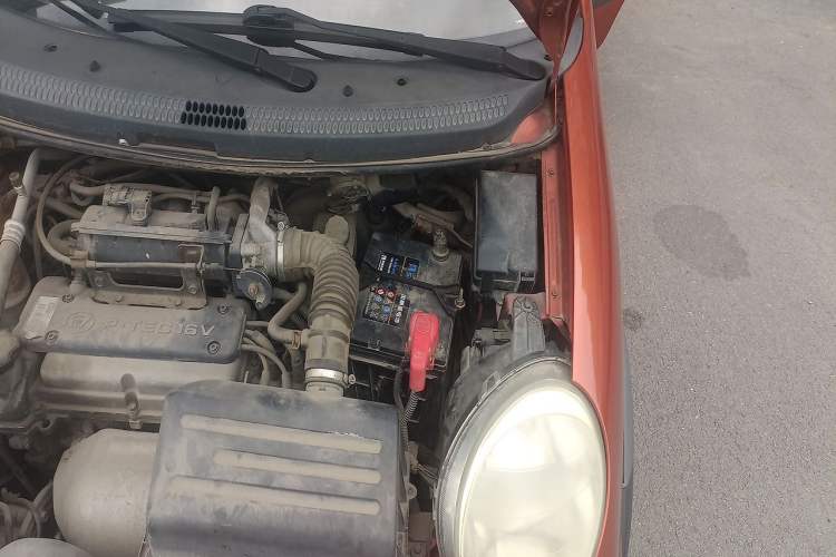 Used Baojun Lechi 2012 Revised Version 1.2L Manual Sporty Fashion Edition Engine Bay Left