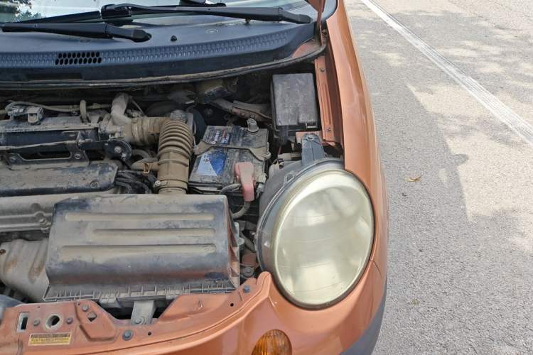 Used Baojun Lechi 2012 Revised 1.0L Manual P-TEC Standard Edition Engine Bay Left
