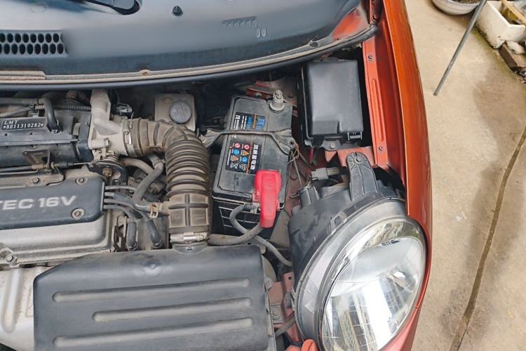 Used Baojun Lechi 2012 Revised 1.0L Manual P-TEC Standard Edition Engine Bay Left