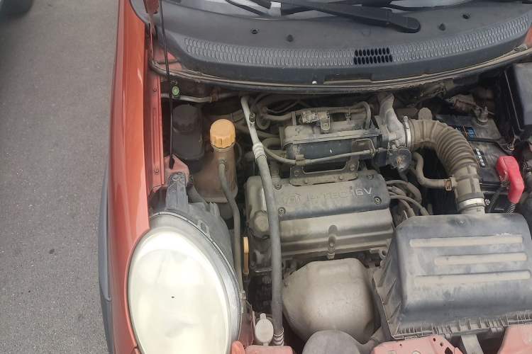Used Baojun Lechi 2012 Revised Version 1.2L Manual Sporty Fashion Edition Engine Bay Right