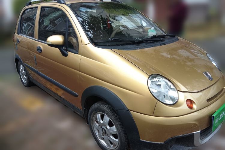 Used Baojun Lechi 2012 Revised Version 1.2L Manual Sporty Fashion Edition Front Right 45 Deg