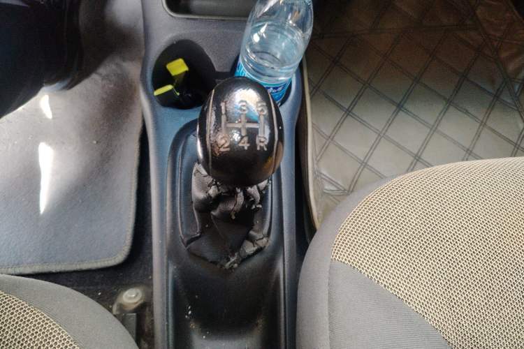 Used Baojun Lechi 2012 Revised 1.0L Manual P-TEC Standard Edition Gear Lever